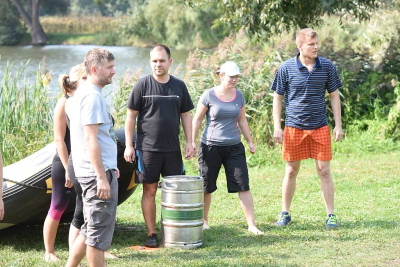 Dožínky přinesly zábavnou soutěž i festival rockových kapel