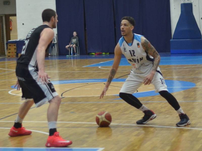 Z utkání nadstavby BC Geosan Kolín - Nymburk (74:84).