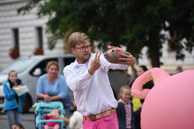 Gasparáda 2019 rozvířila kulturní dění na kolínském Karlově náměstí.