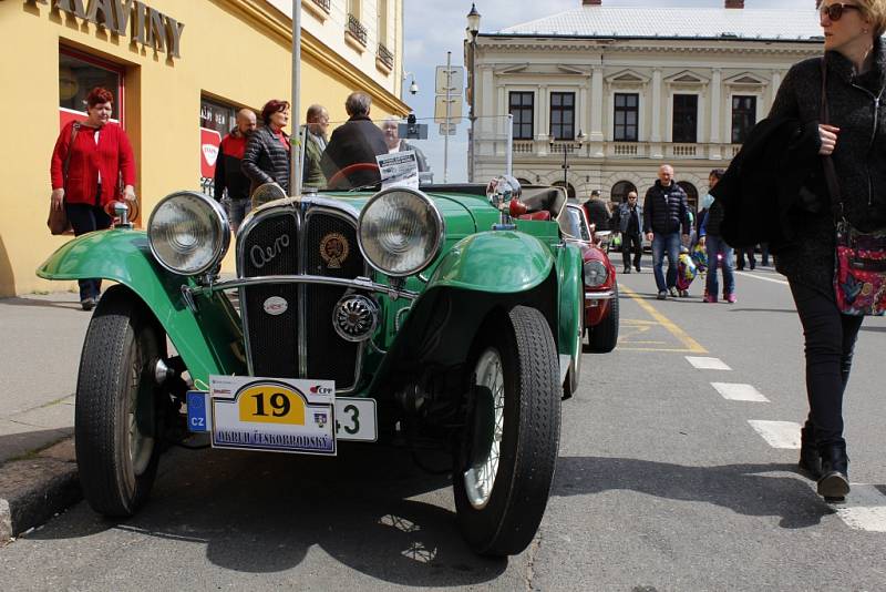 Na svátek práce se v Českém Brodě již tradičně uskutečnil závod automobilů a motocyklů vyrobených před rokem 1960.