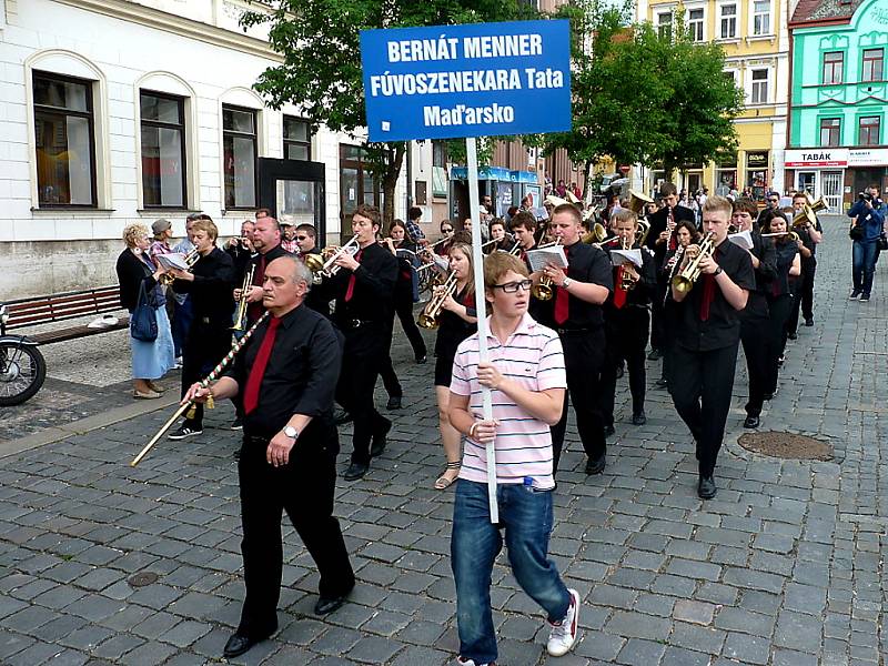 Hlavní slavnostní průvod Kmochova Kolína 2012