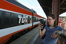 Vlak TGV projel v pondělí 6. června 2022 kolínským nádražím.