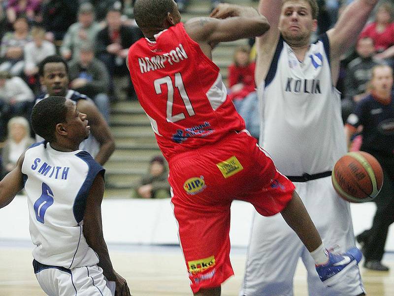 Z basketbalového utkání Mattoni NBL Kolín - Pardubice (71:82)