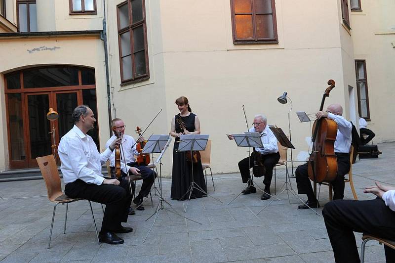Collegium Musicum oslavilo koncertem na nádvoří