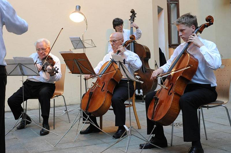 Collegium Musicum oslavilo koncertem na nádvoří