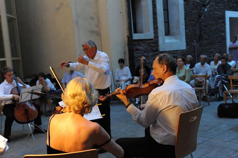 Collegium Musicum oslavilo koncertem na nádvoří