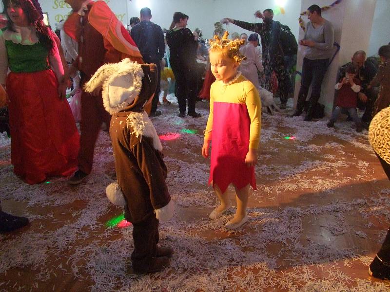 Dětský karneval přilákal řadu návštěvníků.