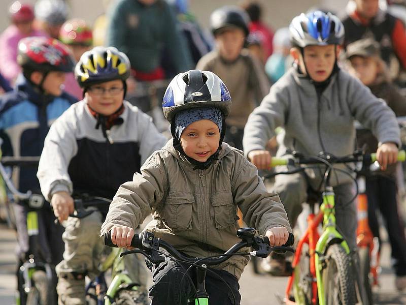 Ve Veltrubech slavnostně otevřeli nové silnice