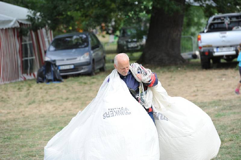 Festival Kefír se přesunul k zámku Kačina