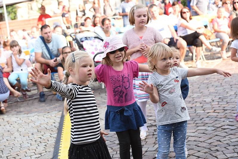 Posvícenské kulturní léto udělalo radost dětem i milovníkům písní Jaroslava Ježka.