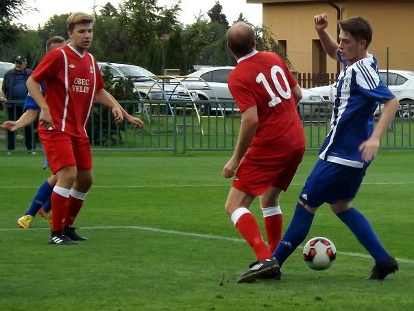 Z utkání Velim - Sázava (2:3).