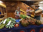 Po prázdninách se do velkého sálu Městského společenského domu opět vrátili prodejci exotického afrického ovoce.