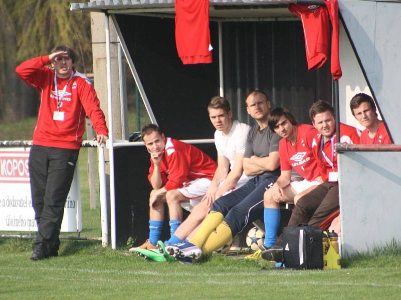 Z utkání Červené Pečky - Velim (1:1).