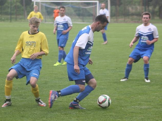 Z utkání Pečky - Velký Osek (2:1).