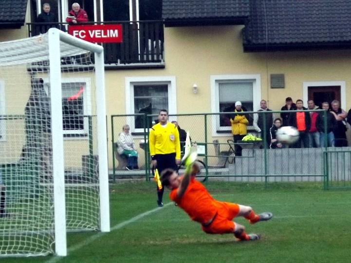 Z utkání Velim - Dobrovice B (2:2, PK 5:3).