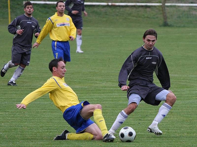 Z utkání 11. kola krajského přeboru Polepy - Benátky nad Jizerou (3:0).