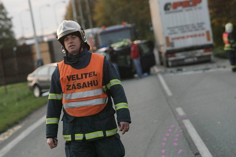 Nehoda peugeotu v Havlíčkově ulici v Kolíně