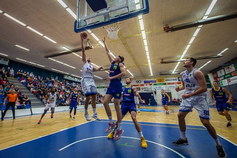 Z basketbalového utkání NBL Kolín - Opava (75.80)