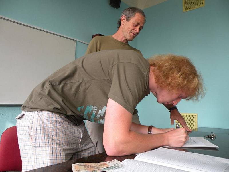 Radost ze svého vysvědčení měli i studenti v Českém Brodě.