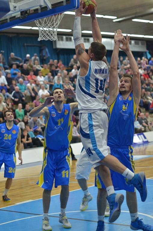 Z utkání Mattoni NBL BC Farfallino Kolín - BK Opava (83:80)