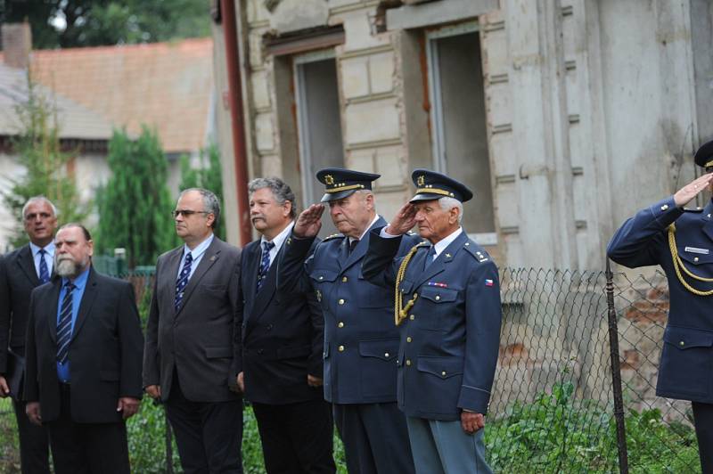 Pietní akt v Lošanech pozdravil telefonem z Ameriky Josef Mašín