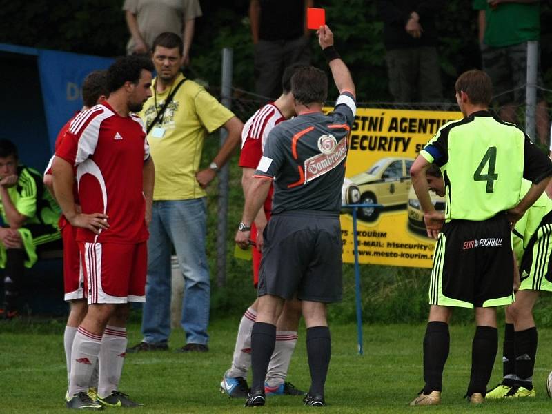 Z utkání Kouřim - Bečváry (2:2).