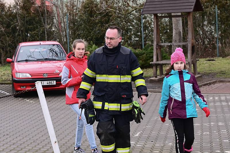 Ze zastávky parní lokomotivy 475.101 'Šlechtičny' na nádraží v Řečanech nad Labem.