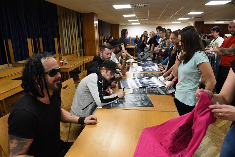 V Městském společenském domě vystoupila kapela Mandrage. Fanoušky naladila čáslavská pop punková kapela Civilní obrana.