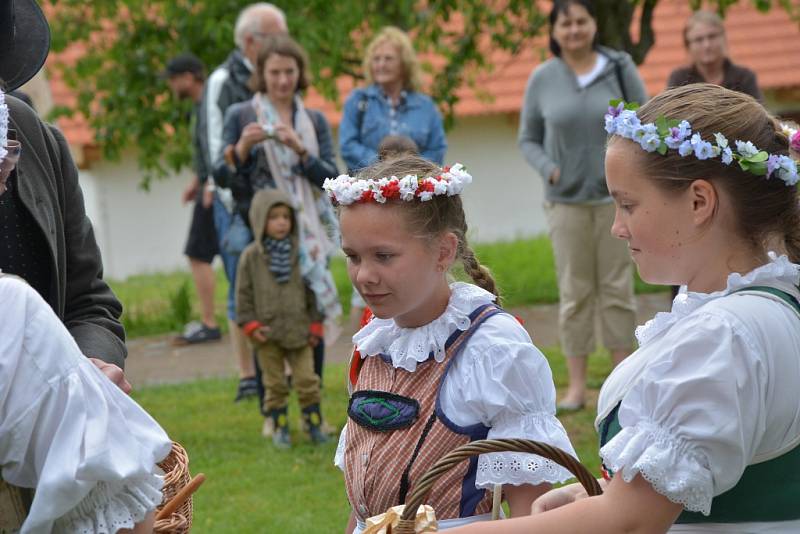 Letnice v kouřimském muzeu lidových staveb pokazilo počasí