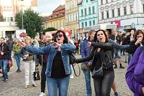Kolínské kulturní léto na Karlově náměstí s kapelami CrossBand, World Roxette Tribute Band a se zpěvačkou Martou Jandovou.