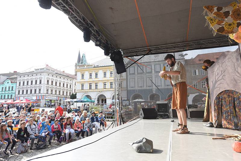 Už tradičně pokračoval druhý den nonverbálního divadelního festivalu Gasparáda představeními určenými především  nejmenším divákům.