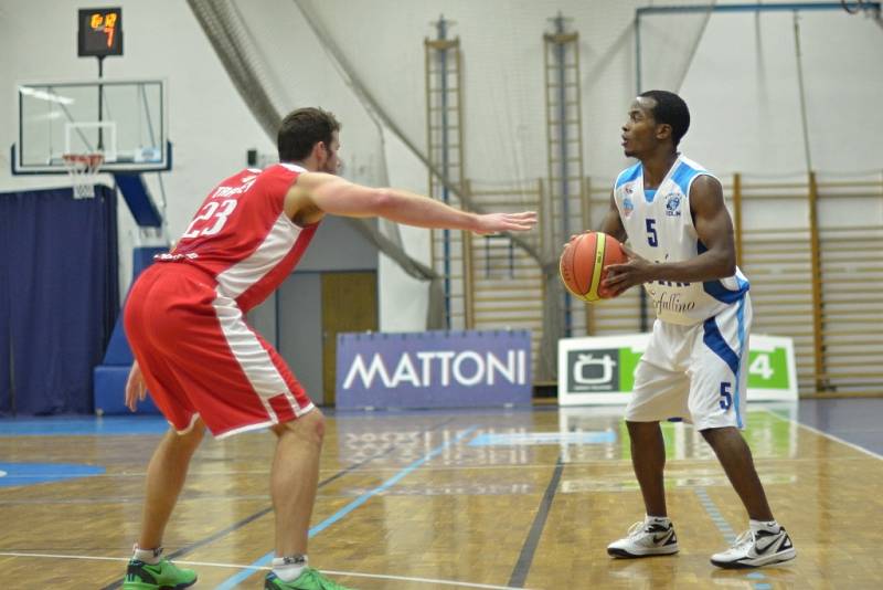 Z utkání BC Farfallino Kolín - Jindřichův Hradec (94:58).