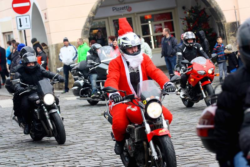 Vánoční výjezd motorkářů pod taktovkou Kolínské verbeže