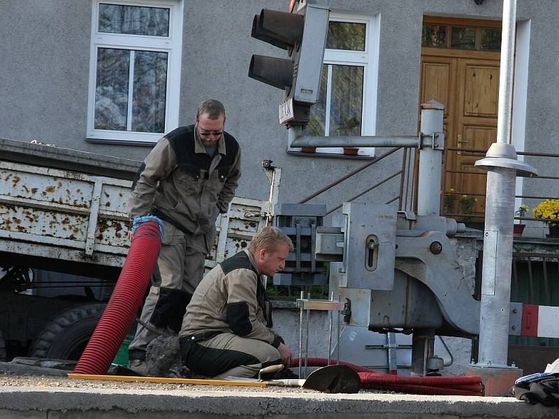 Práce na koridoru u kolínské lávky pokračují