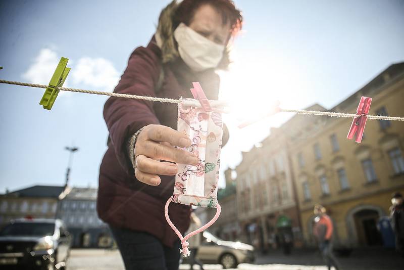 Kolín má „Rouškovník“. O roušky je enormní zájem