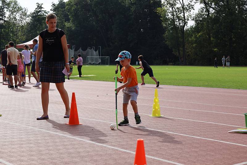 Malí sportovci si vyzkoušeli zrekonstruovaný areál Na Kutilce v Českém Brodě.