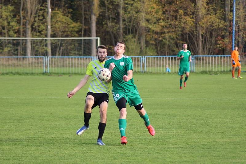 Z fotbalového utkání okresního přeboru  Velký Osek - Ratboř (5:2)