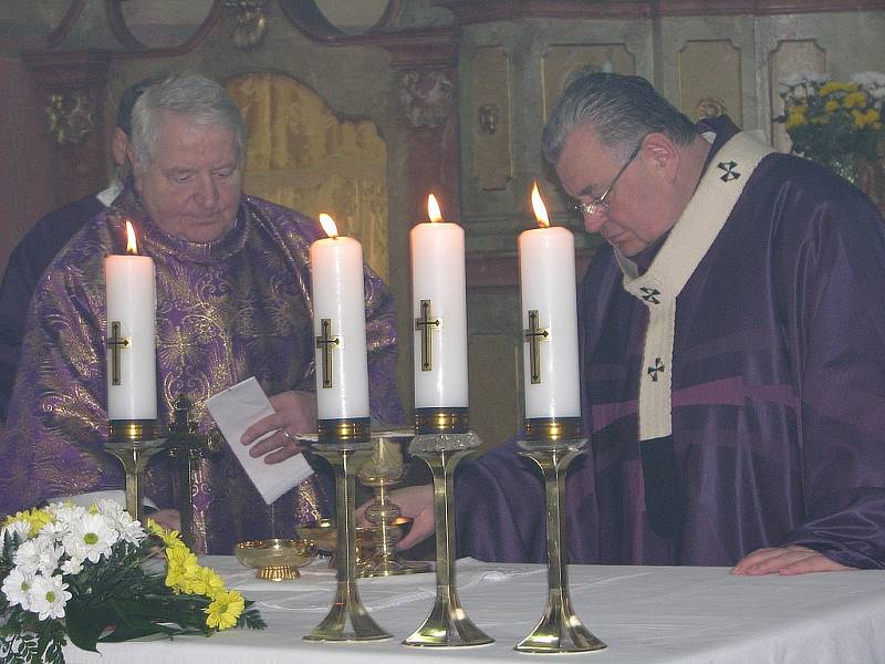 Bohoslužba v kostele Stětí sv. Jana Křtitele ve Skramníkách při příležitosti 200. výročí úmrtí Františka Jana Vaváka. Celebroval pražský arcibiskup kardinál Dominik Duka.