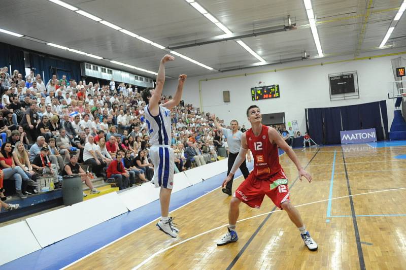 Semifinále Mattoni NBL (2.zápas): Kolín - Nymburk 90:88 pp