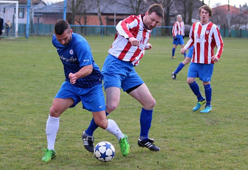 Z utkání Břežany II - Liblice (2:2).