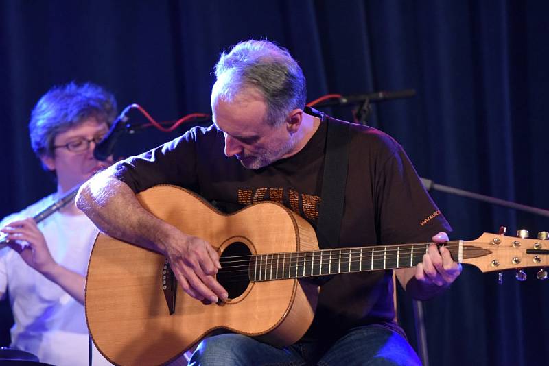 Dvojkoncert kapely Neřež a Romana Dragouna