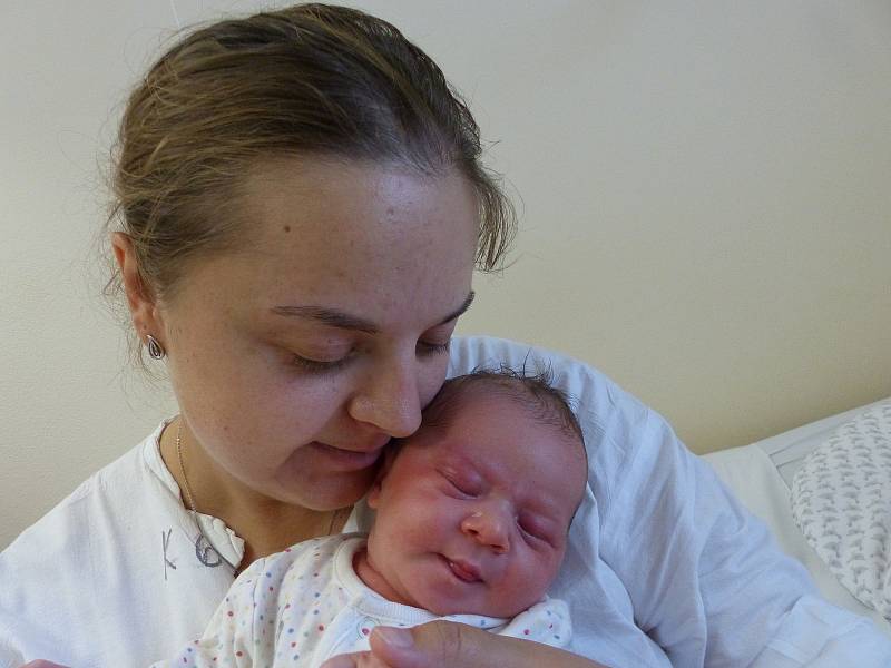 Viktorie Kropáčová se narodila 14. září 2022 v kolínské porodnici, vážila 3165 g a měřila 49 cm. Do Kšel odjela s maminkou Ivetou a tatínkem Davidem.