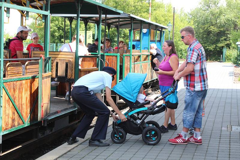 Sobotní jízdy výletním vláčkem na Kolínské řepařské drážce