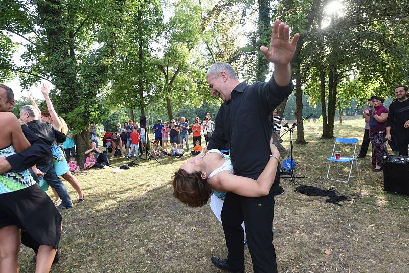 Třetí letošní Otevřená ulice se roztančila na zálabské straně lávky