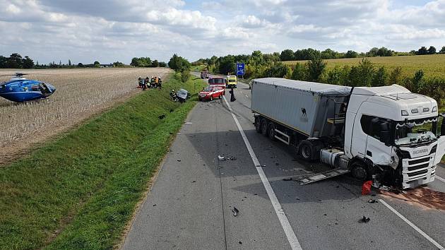 Nehoda kamionu a osobních aut u Kolína 21. září 2023