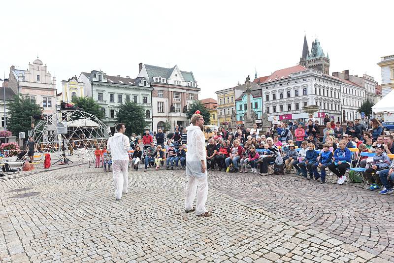 Gasparáda 2019 rozvířila kulturní dění na kolínském Karlově náměstí.