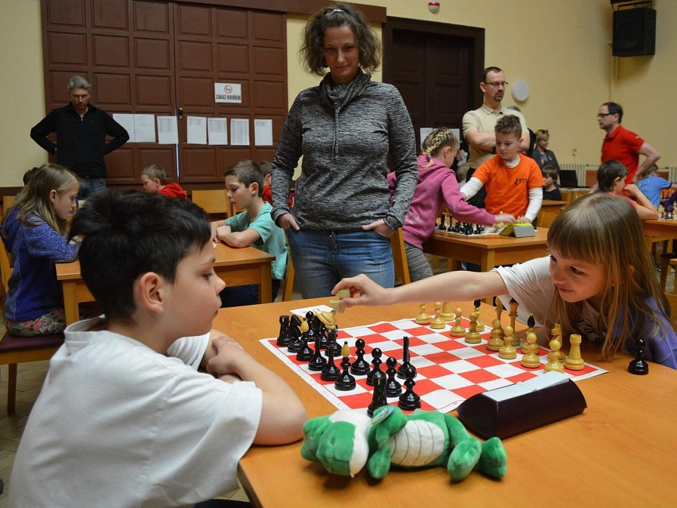 Kolínský deník | Šachový turnaj o velikonočního beránka v Kolíně |  fotogalerie