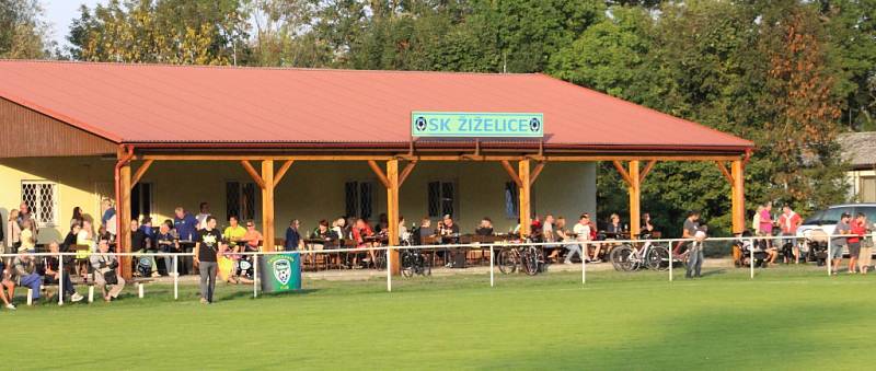 Z utkání Žiželice - Velim B (0:7).