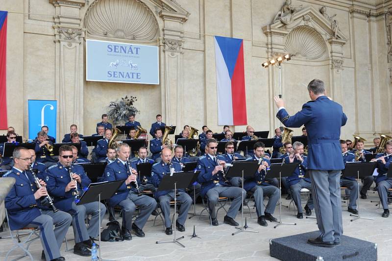 Přátelé Františka Kmocha vyrazili do Prahy na hudební poctu svému slavnému kapelníkovi