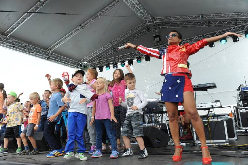 Festival Kefír se přesunul k zámku Kačina